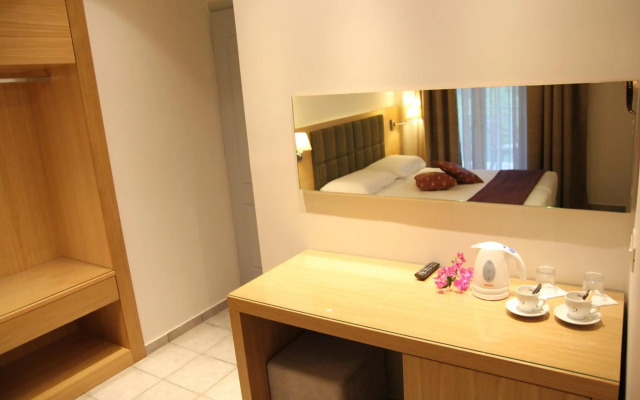 Achilles Hotel