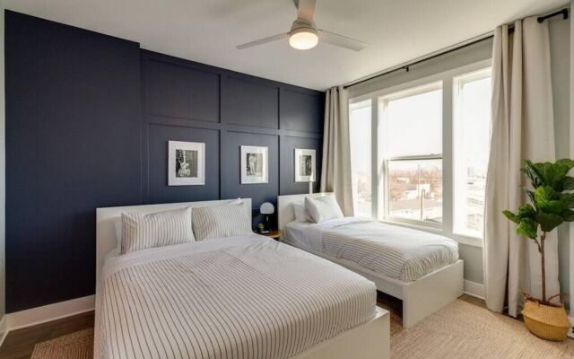 Mega Home 24 Beds and Karaoke