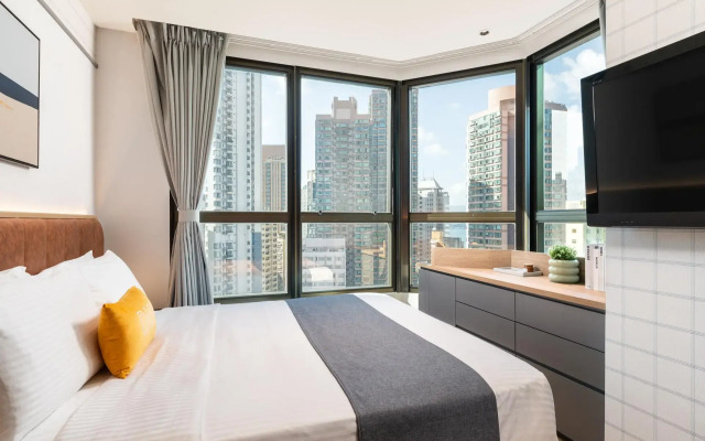 Dash Living On Hollywood