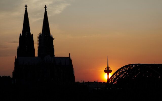 SMARTY Cologne Dom Hotel - Boardinghouse