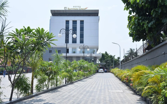 Hotel Saffron Crest