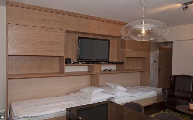 Andrassy2 Apartment - fireplace, A/C, free Wifi, city centre