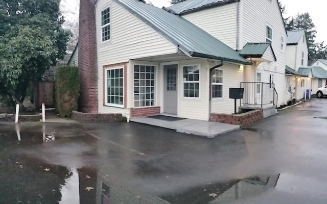 Budget Lodge by OYO Portland West