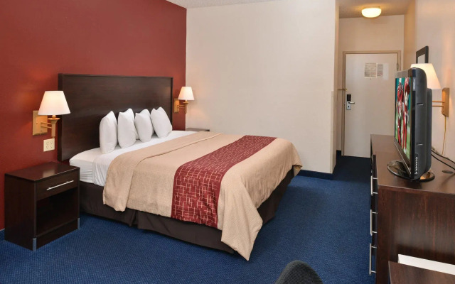 Red Roof Inn Clyde