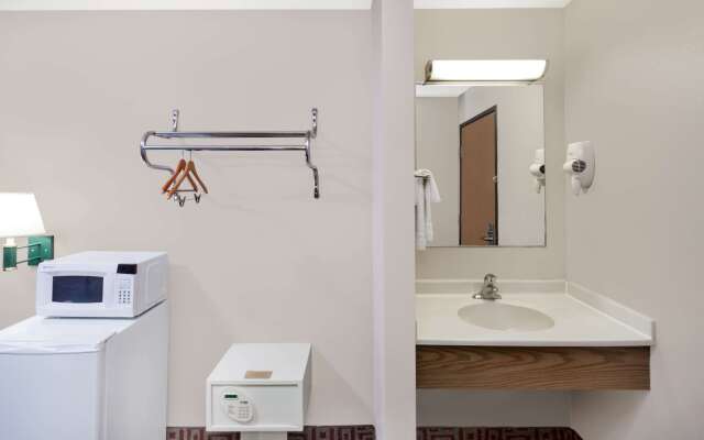 Super 8 by Wyndham Muscatine