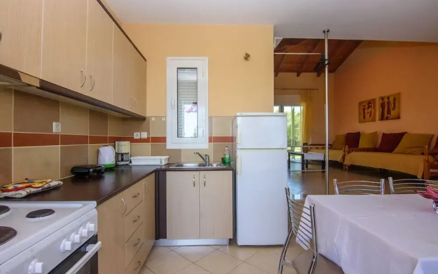 Kyparissia Garden Retreat - Spacious Duplex