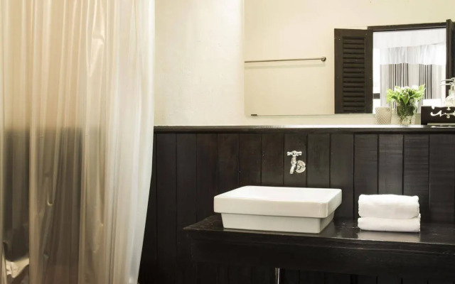 Baan Luang Rajamaitri Historic Inn