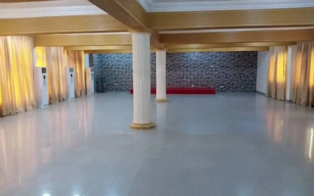 Commordore Hotel