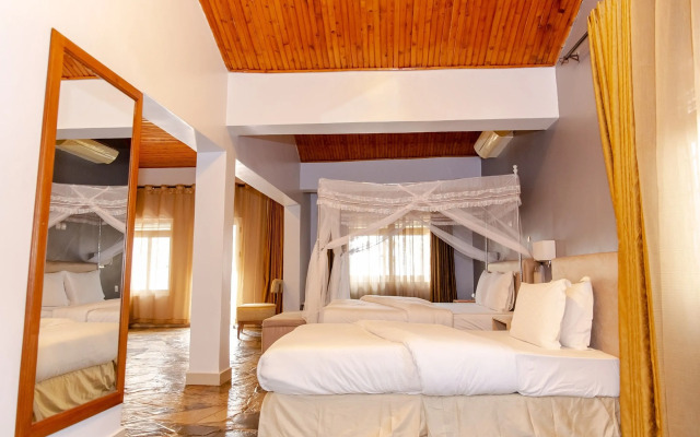 La Villa Cafe & Suites