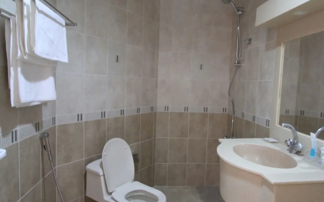 Raoum Inn Hail