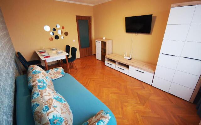2 rooms Airy & Bright Colors