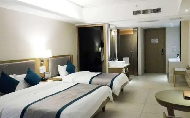 Days Hotel & Suites Da Peng Hainan
