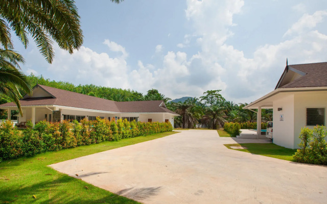 Villa Baan Lalle Pool and Spa