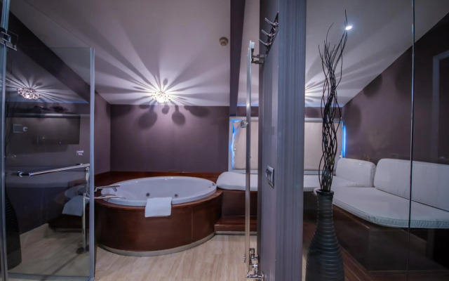 Vernazza Suites Hotel