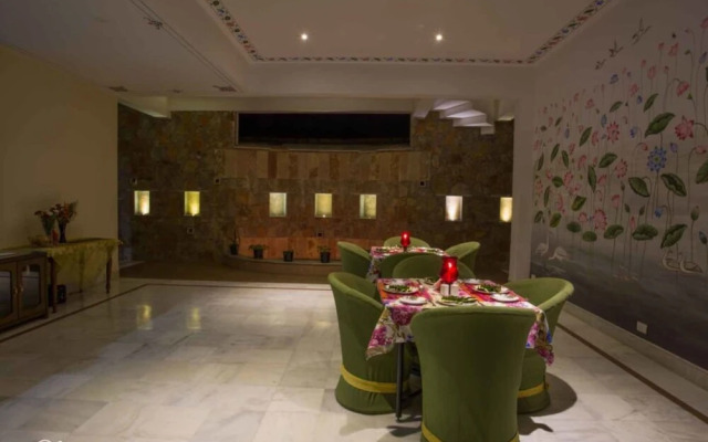 Devraj Villa-A Luxury Homestay with Pool