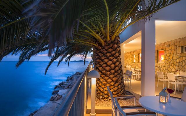 Hotel Feral – Все включено Light