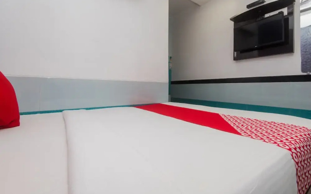 OYO 24504 Sion Residency