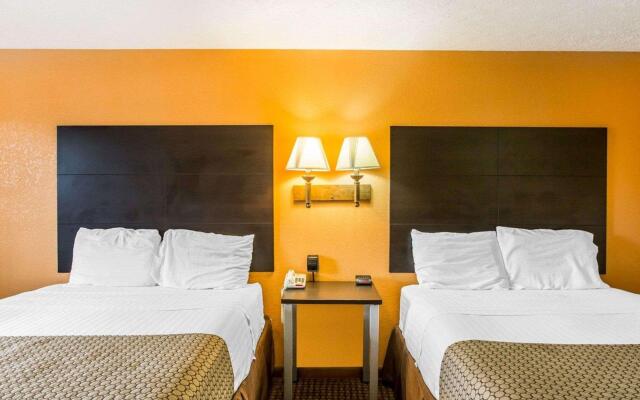 Econo Lodge North