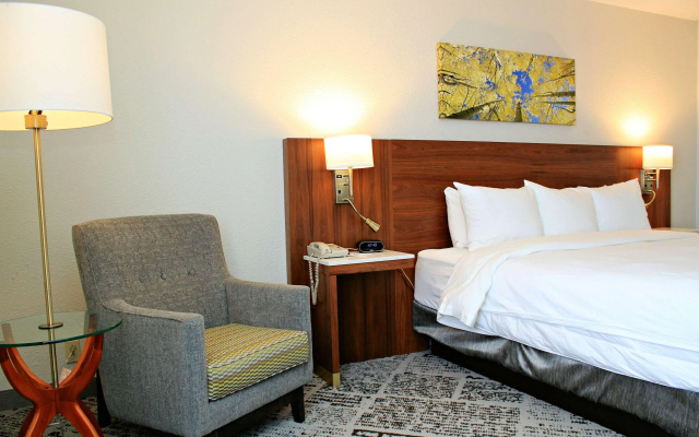 Plaza Hotel Denver - Image 2
