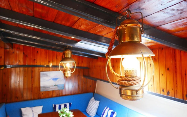 Boat apartment Rotterdam Fokkelina