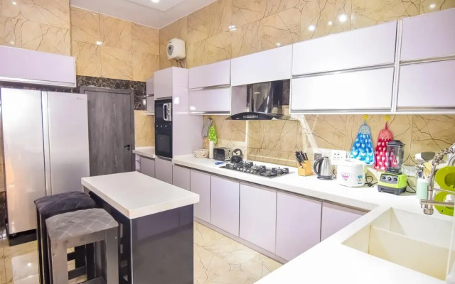 Executive 4 Bedroom House