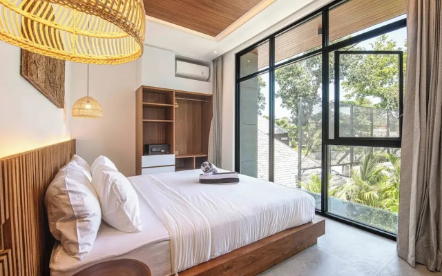 Refined 5BR Contemporary Villa 400m to the Beach