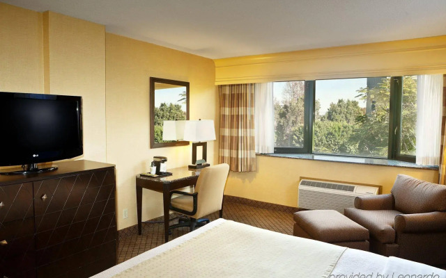 Holiday Inn Long Beach - Downtown Area