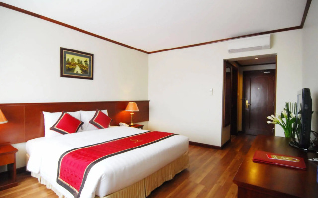 Sunny Hotel 2