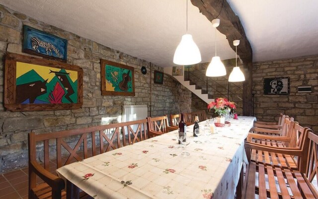 Nice Home in Gracisce With 6 Bedrooms, Internet and Outdoor Swimming Pool