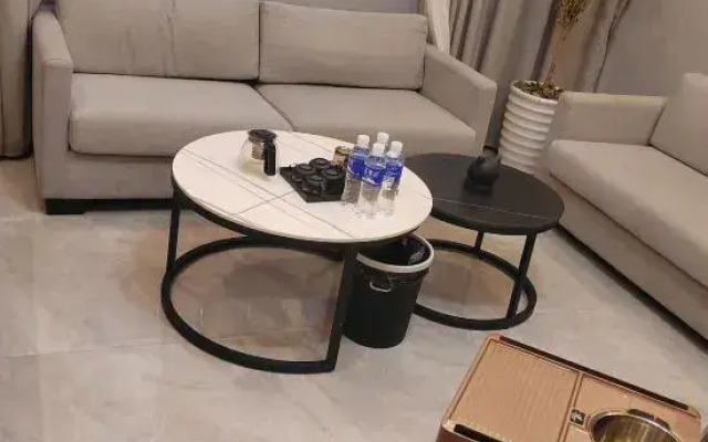 Gray E-sports Theme Hotel lijiang