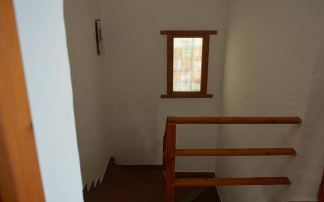 Seafront holiday home twenty meters from the western shore of Sardinia in S'archittu Beach-Casa del Giglio