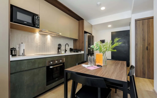 w Striking 2BR in the Heart of San Rafael