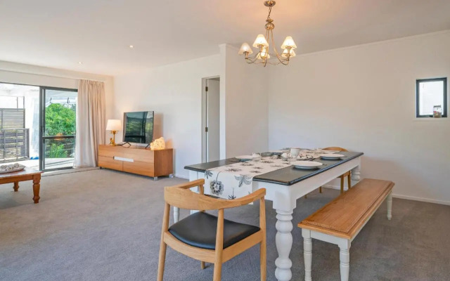 Manuka Bach - Matarangi Holiday Home