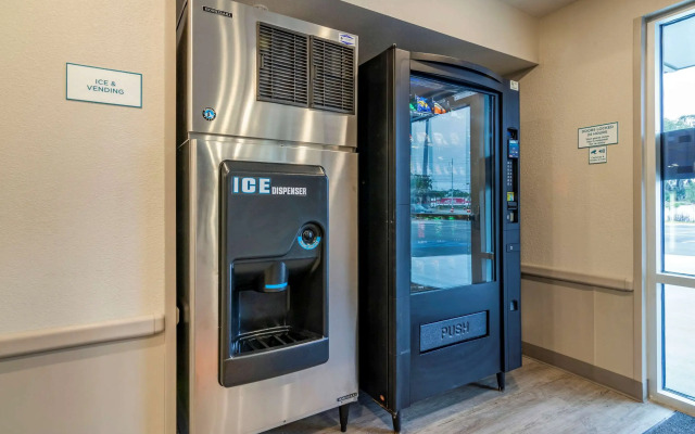 WoodSpring Suites Brunswick