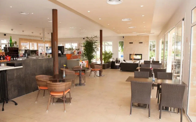 Apartamentos Sol Romántica by DOT Suites