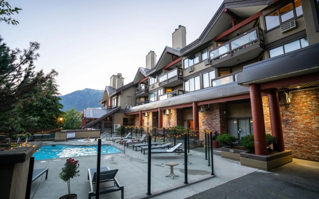 Whistler Village Inn And Suites