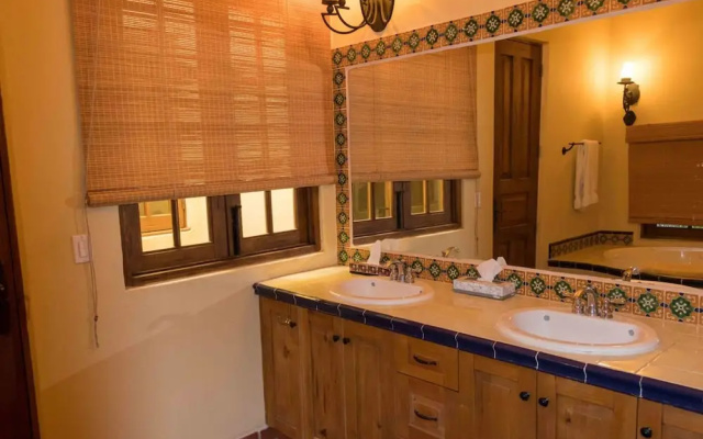 Casa Pequena 1 BR by Casago