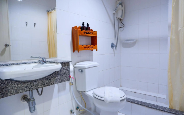 18 Coins Budget Hotel