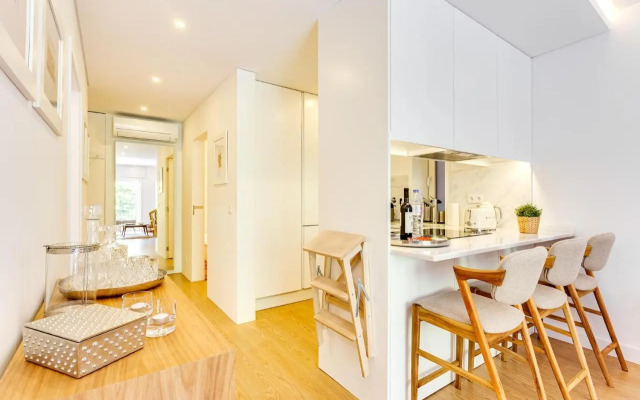 Wood Premium Downtown Apartment by DA'HOME
