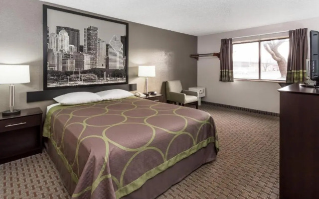 Super 8 Mundelein/Libertyville Area