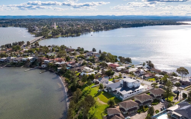 Lakes Resort