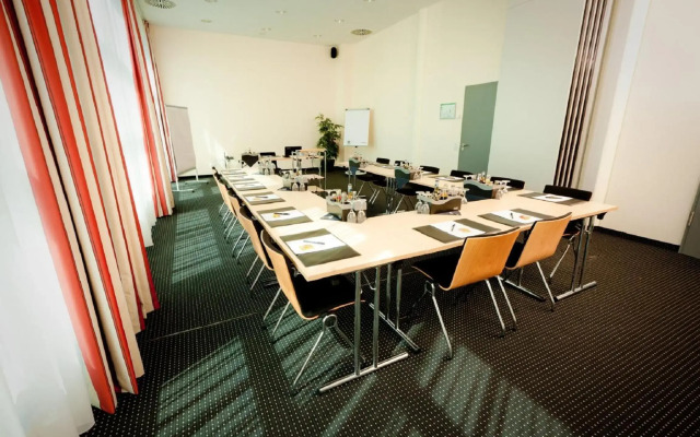 NOVINA HOTEL Herzogenaurach Herzo Base
