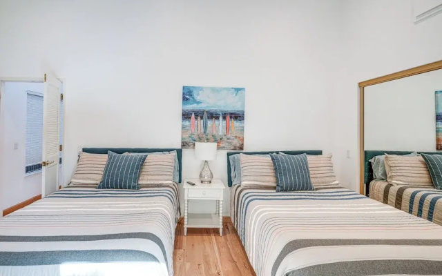 Swim, Golf & Relax: Luxe Townhome in Aptos