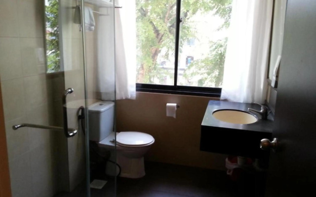 Broadway Hotel Singapore (SG Clean Certified)