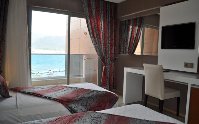 Point Beach Hotel