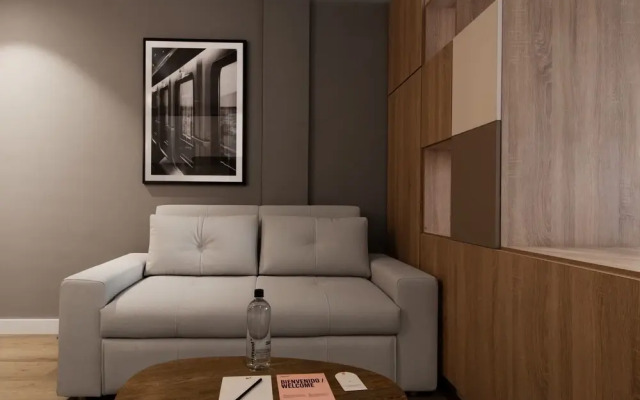 w Luxurious Loft w/ Modern Balcony in Unicentro