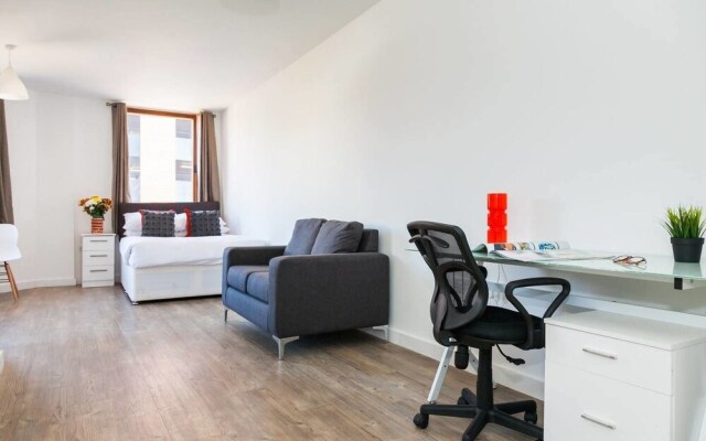Bright And Modern Studio In Central Liverpool