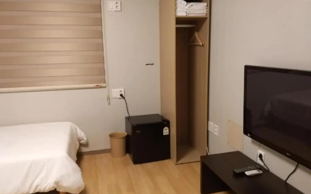 Uniqstay Hostel and Suite