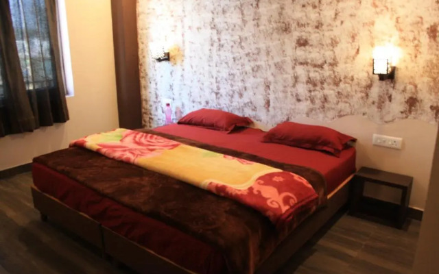 The Glass House Premium