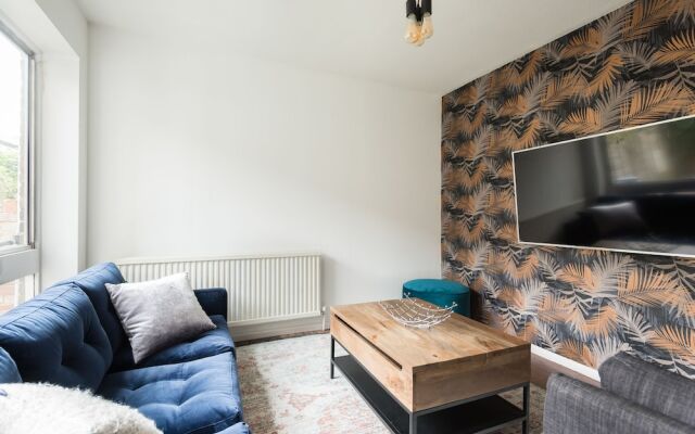 The Jericho Terrace House - 2BD + Parking